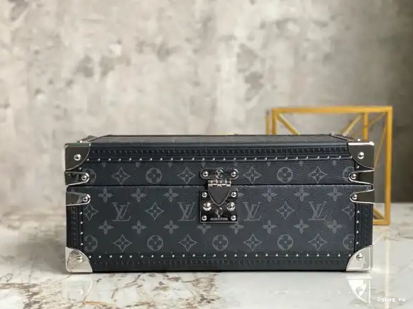 ACCESSOIRES VUITTON COFFRET LOUIS 0626